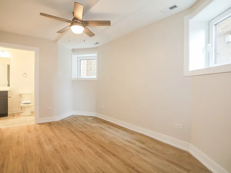 2230 W Wilson Ave #G — Photo 12