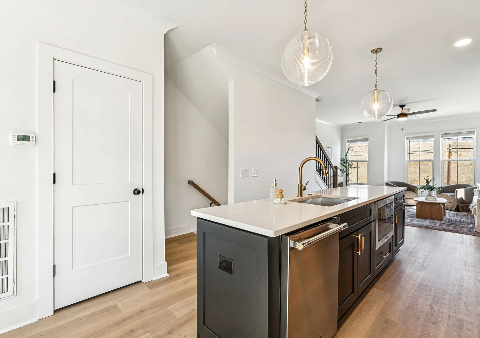 2 BR/2.5BA | Modern Townhome| 2-Car Garage + rooftop terrace — Photo 3