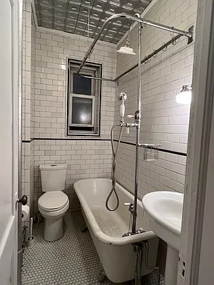 Rented by Zikos Realty Services | media 7