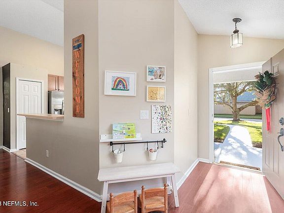 4th image of 2567 BENTSHIRE Drive