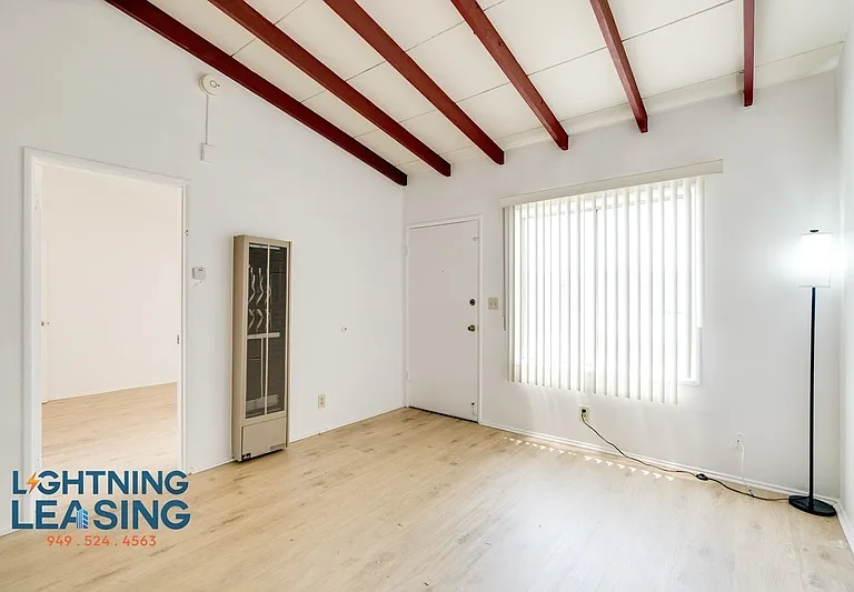 7910 Willis Ave #4 — Photo 11