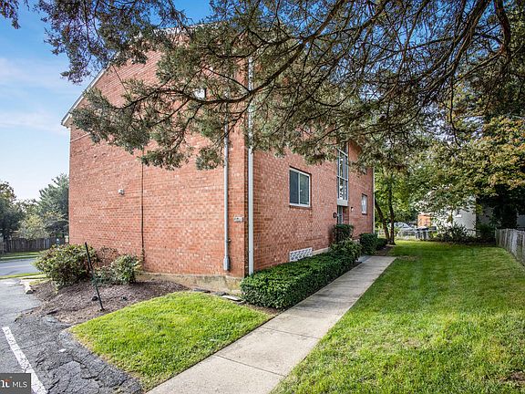 3rd image of 7410 Goodland Dr APT 4