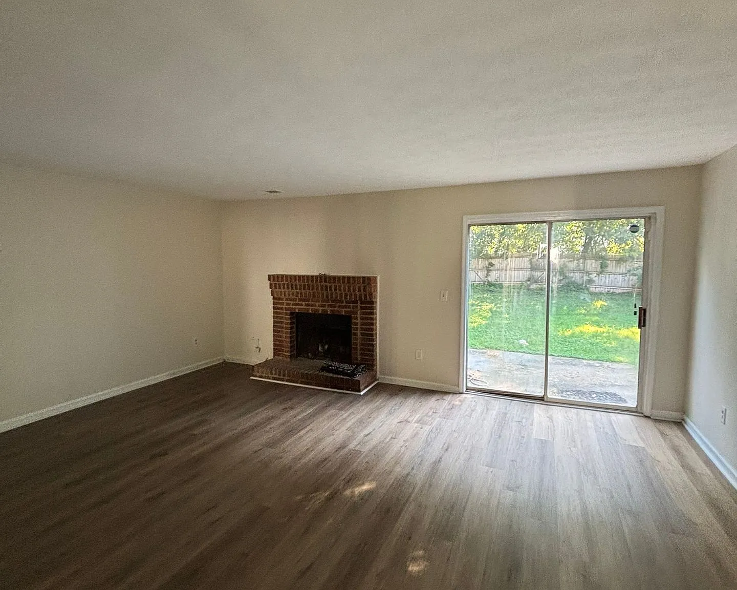 Updated Remodeled Townhome in Prime Smyrna Location! End Unit! — Photo 4