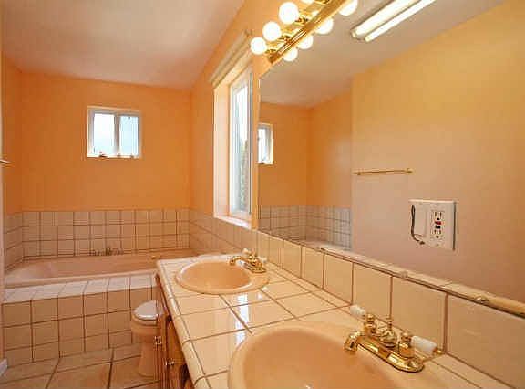 5th image of 2527 Eucalyptus Dr