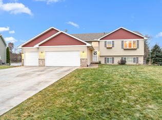 7848 Marilyn Dr, Lino Lakes, MN 55014