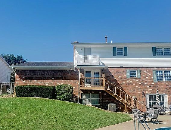 4th image of 2221 Woodcrest Dr