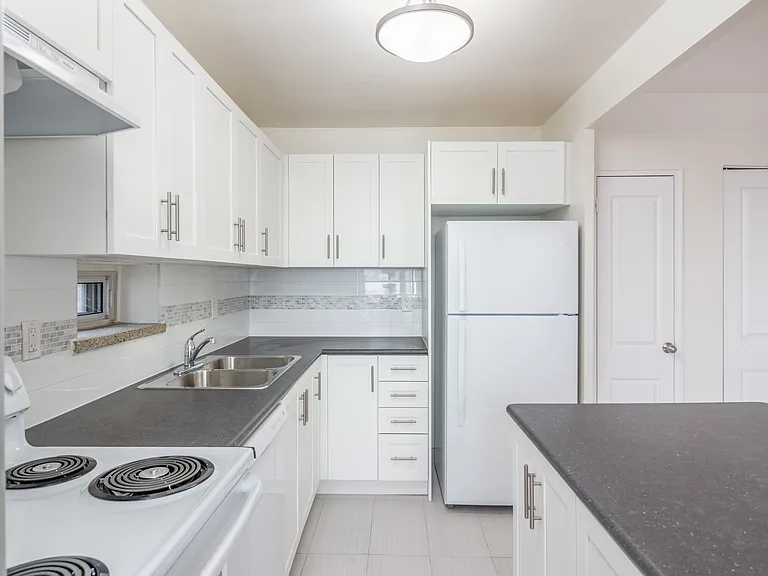 11 Shallmar Blvd — Photo 23