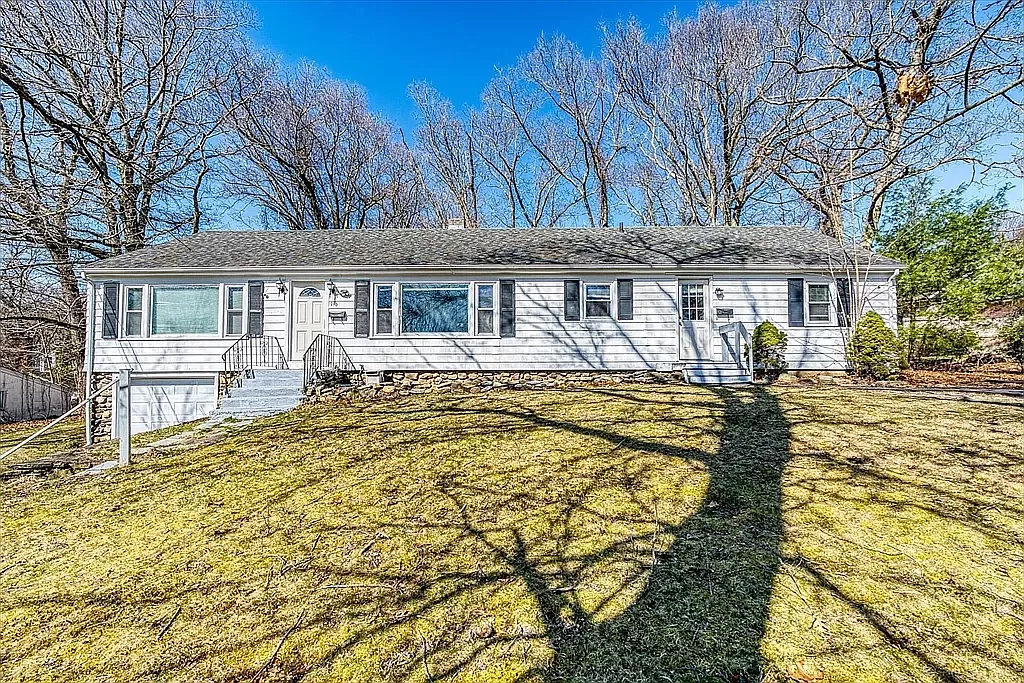 4 bed, 1900 sqft, $3,000 — Photo 1
