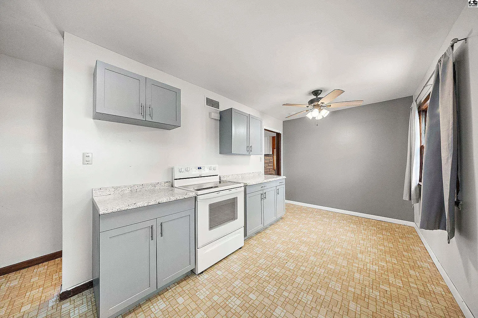 3 bed, 1232 sqft, $1,350 — Photo 2
