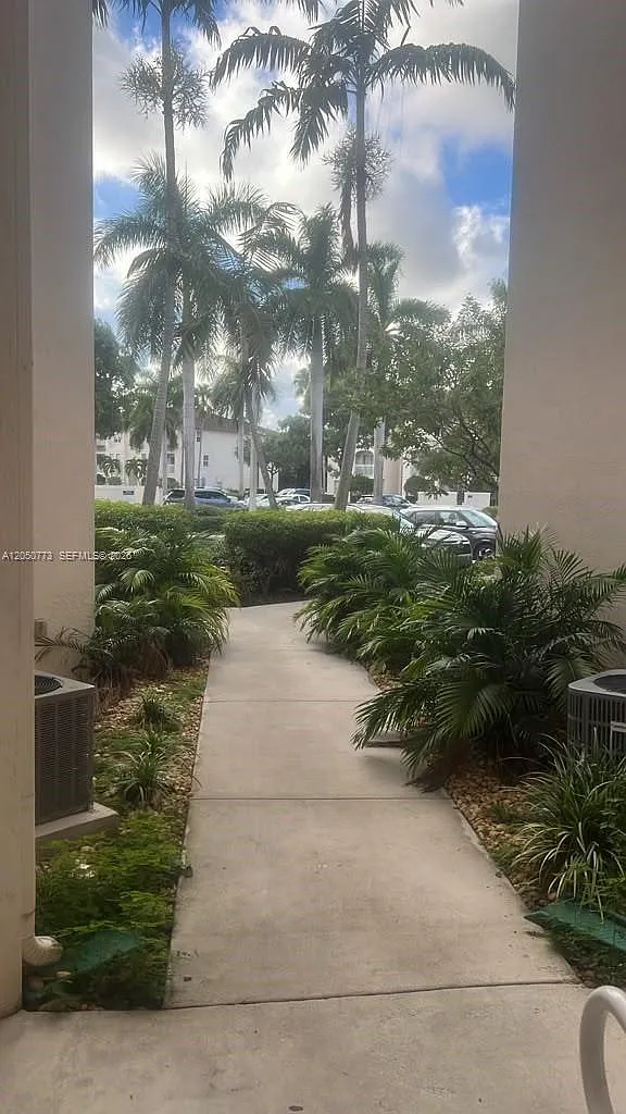 St Mortiz At Doral Condo — Photo 1