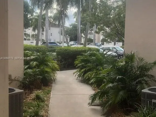 11401 NW 89th St APT 104, Doral, FL 33178