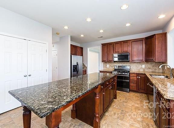 5th image of 2143 Southridge Dr
