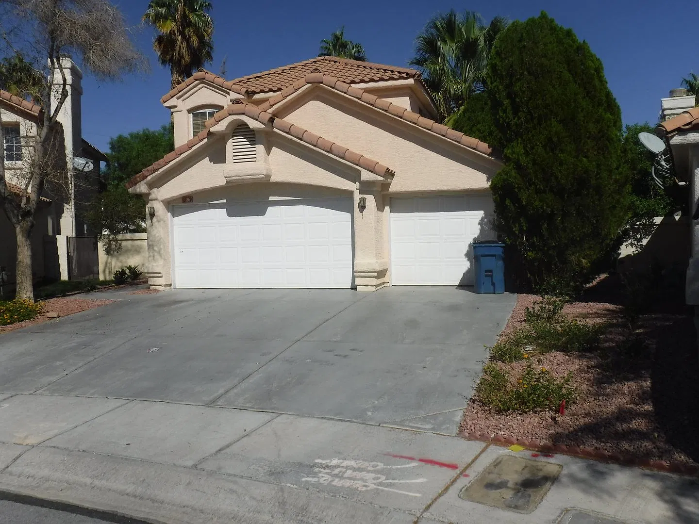 Beautiful Home With Over 2000 Sq Ft Cul-de-Sac — Photo 2