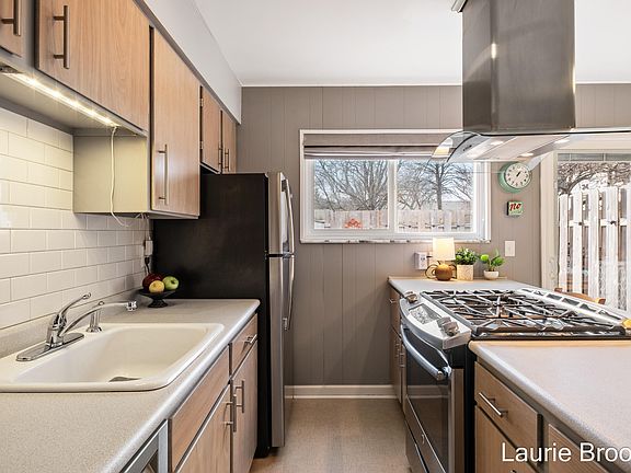 4th image of 2421 Cranden Dr SE