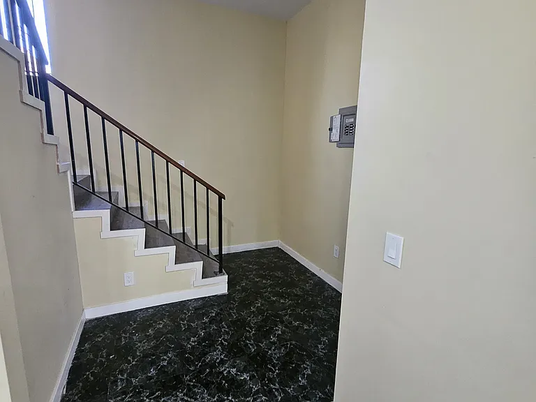325 N Normandie Ave — Photo 11