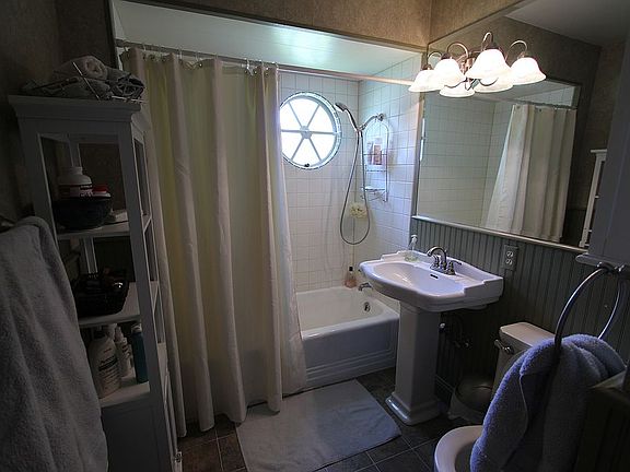 Upstairs bathroom