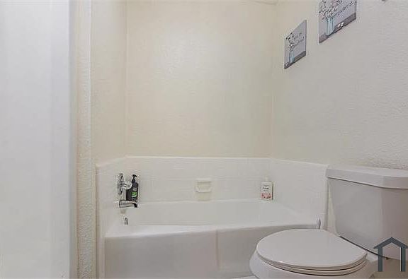 2nd image of 501 Field St