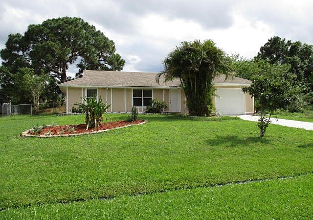1st image of 638 SW Lakehurst Dr