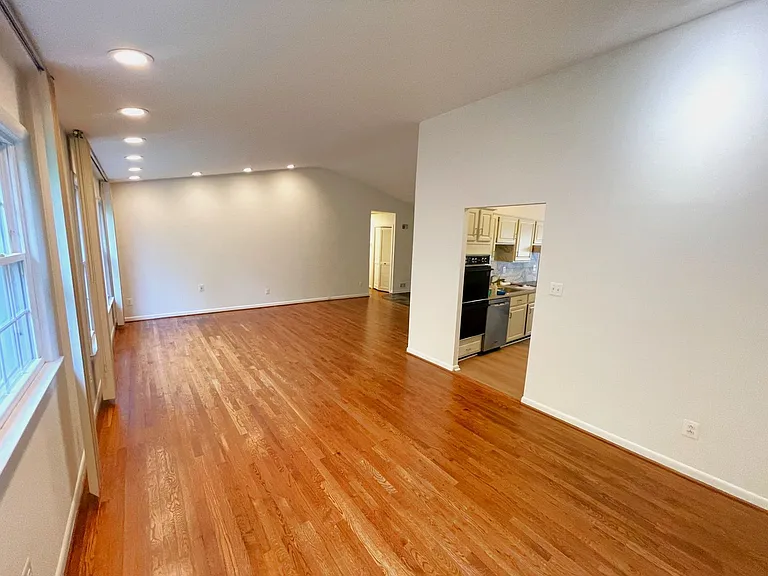 8410 Buckhannon Dr — Photo 10