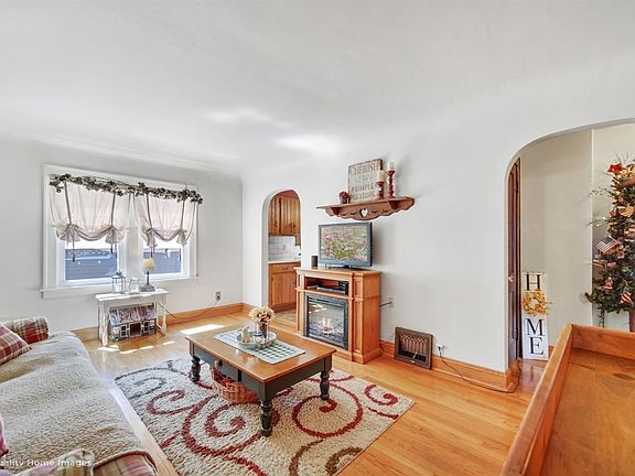 4th image of 3433 Jewett Ave