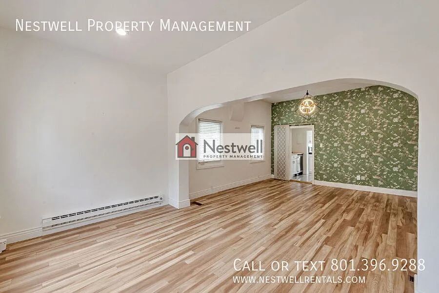 $500 off the first month's rent - Modern Avenues Home with Garage & Yard — Photo 4