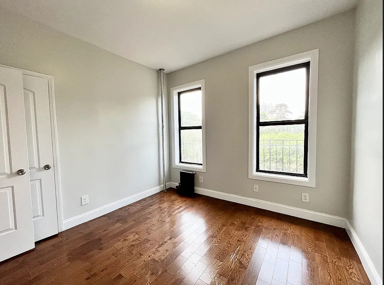 530 Isham Street — Photo 3