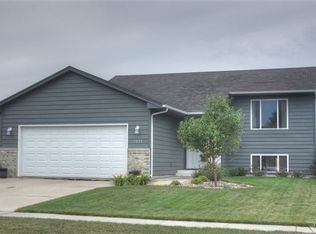 5113 S Mandy Ave, Sioux Falls, SD 57106
