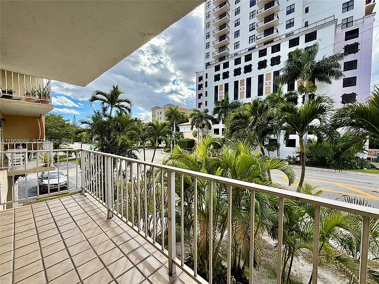 901 SW 37th Ave #25 — Photo 9
