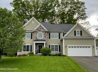 11 Champagne Ct, Watervliet, NY 12189