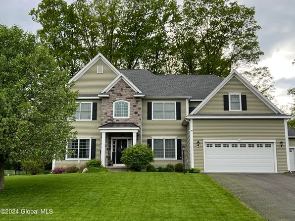 11 Champagne Court, Colonie, NY 12189