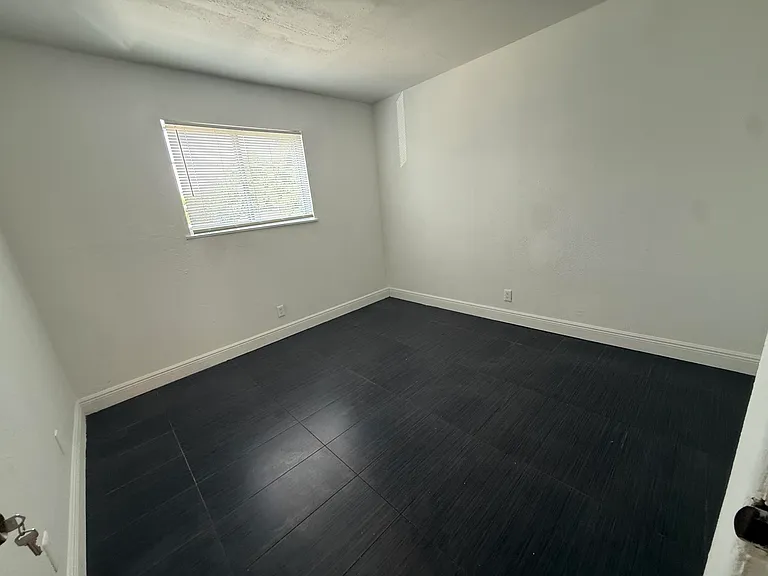 37 SW 14th St #17 — Photo 7