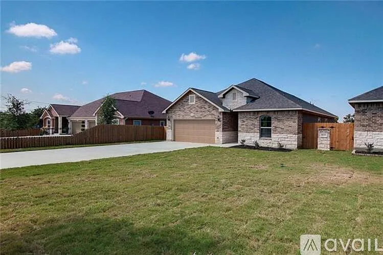 3 bed, 2.0 bath, 1535 sqft, $2,100 — Photo 2