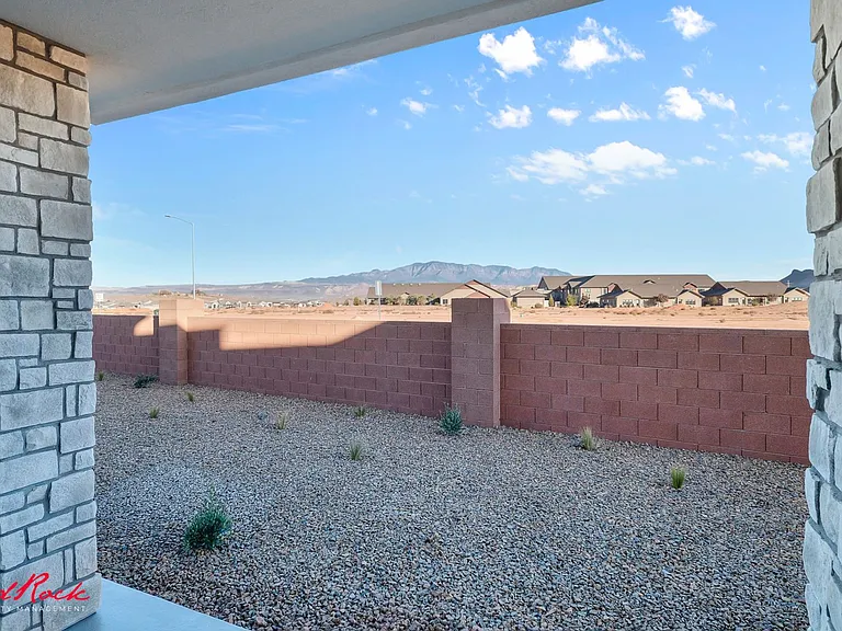 1037 E Malibu Ln — Photo 33