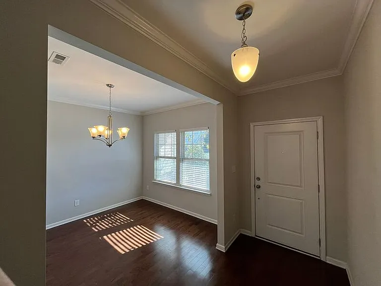 310 Princess Pl — Photo 9