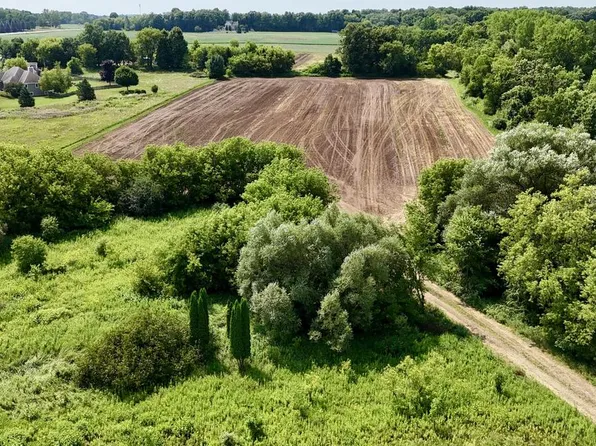 Lt4 E NEWARK DRIVE, West Bend, WI 53090