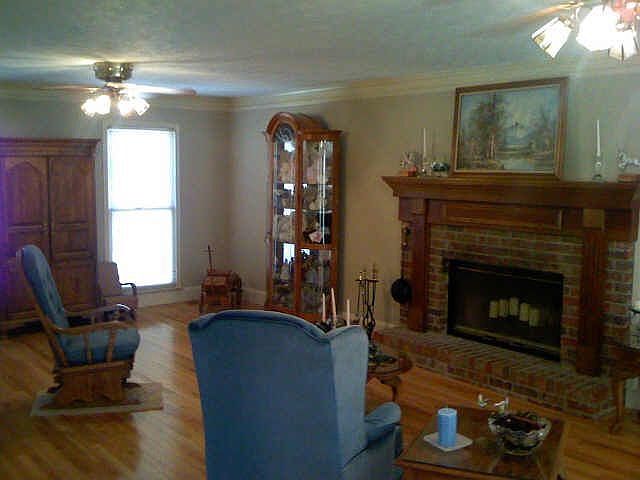 2nd image of 419 Vaughn Rd