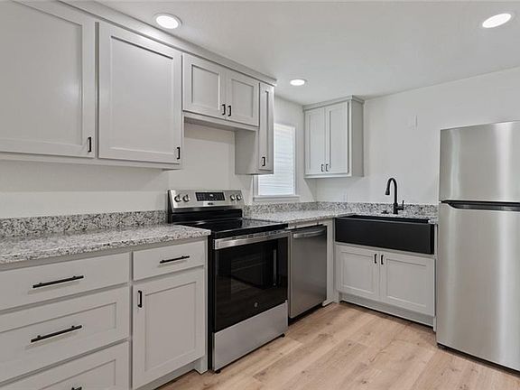 2nd image of 1580 Jones Ln