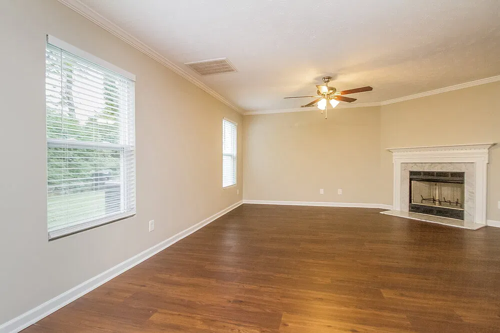 4 bed, 2.5 bath, 2124 sqft, $2,385 — Photo 4