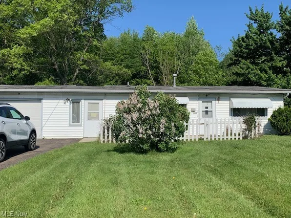 12246 National Dr, Grafton, OH 44044