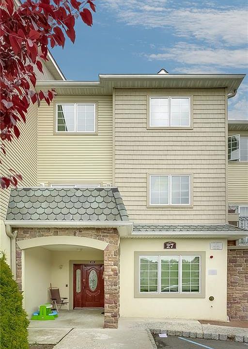 1st image of 27 Wiener Dr