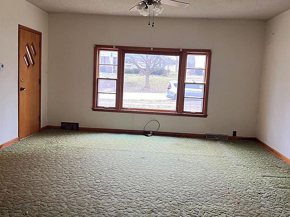 2nd image of 114 E Clarinda Ave