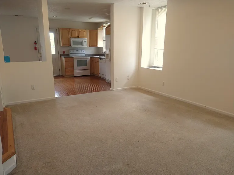 43 S Howard Ave — Photo 2