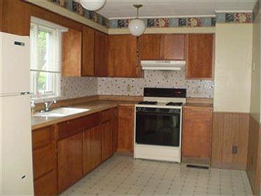 2nd image of 300 E Linwood Ave