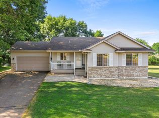 1520 33rd Ct SW, Cambridge, MN 55008