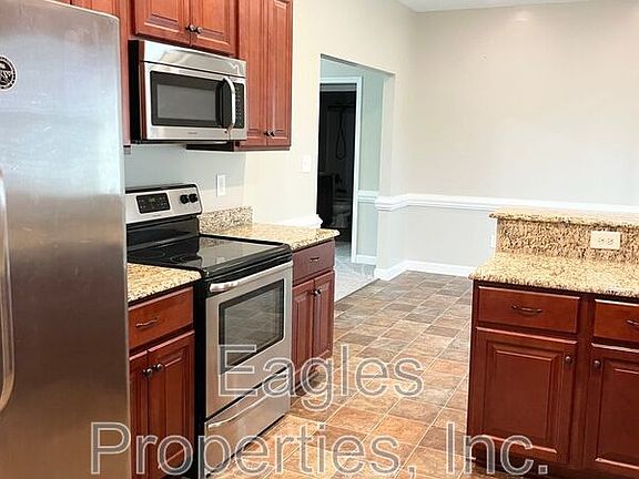 4th image of 117 Kenison Way