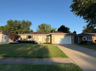 34 Cresthaven Dr, West Seneca, NY 14224