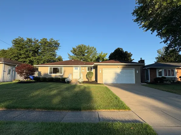 34 Cresthaven Dr, West Seneca, NY 14224