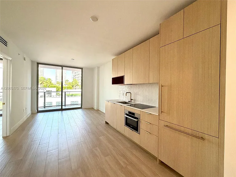 90 NE 32nd St #711 — Photo 26