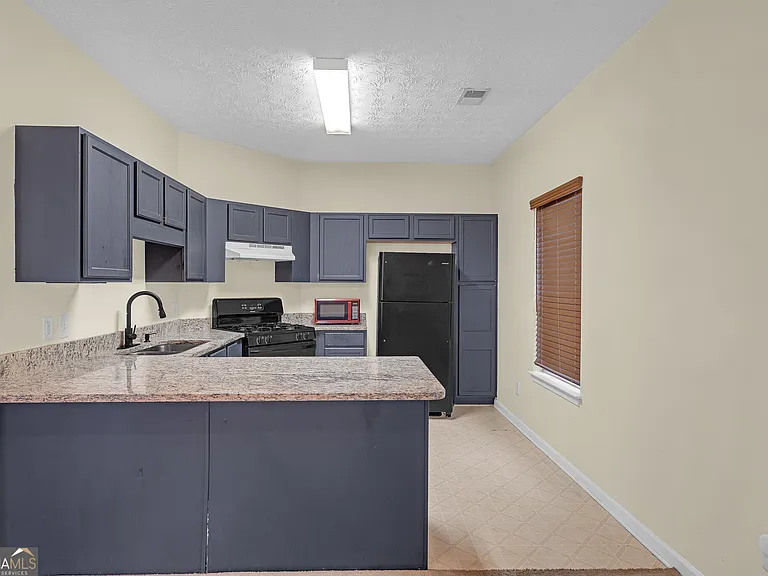 5475 Hampton Ct S — Photo 10