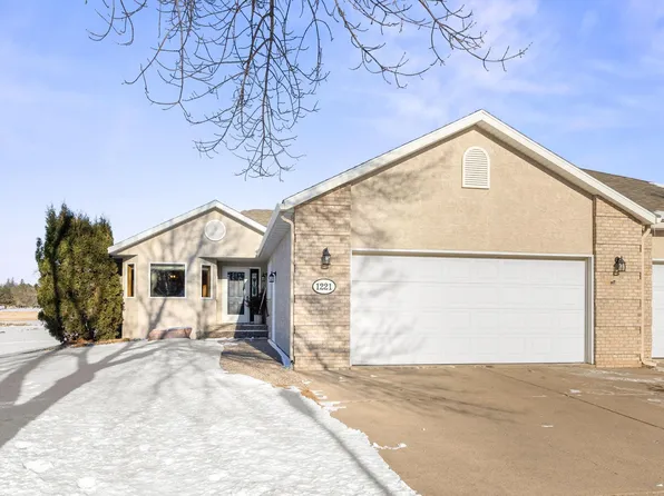 1221 Golfview Ct NW, Hutchinson, MN 55350